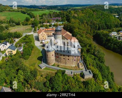 Die Burg Voigtsberg, später Burg Voigtsberg genannt, ist eine typische Bergburg des Hochmittelalters, die später zu einer Burg umgebaut wurde Stockfoto