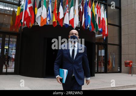 201017 -- BRÜSSEL, 17. Oktober 2020 -- der Präsident des Europäischen Rates Charles Michel bereitet sich auf eine Pressekonferenz nach dem EU-Gipfel in Brüssel, Belgien, am 16. Oktober 2020 vor. Der Europäische Rat hat seinen zweitägigen Gipfel am Freitagnachmittag abgeschlossen. /Informationsblatt über Xinhua BELGIUM-BRUSSELS-EU-SUMMIT EuropeanxUnion PUBLICATIONxNOTxINxCHN Stockfoto