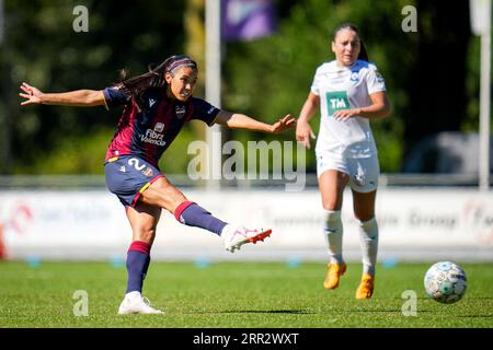 Enschede, Niederlande. September 2023. ENSCHEDE, NIEDERLANDE - 6. SEPTEMBER: Antonia of Levante UD schießt beim Halbfinalspiel der UEFA Women's Champions League LP Gruppe 1 zwischen Levante UD und Stjarnan am 6. September 2023 im Sportpark Schreurserve in Enschede, Niederlande (Foto: Rene Nijhuis/BSR Agency) Credit: BSR Agency/Alamy Live News Stockfoto