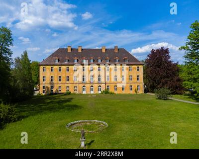 Das Schloss New Uhyst befindet sich am Nordrand der Stadt Uhyst im sächsischen Stadtteil Goerlitz. Es liegt in der Nähe der Spree, die Stockfoto