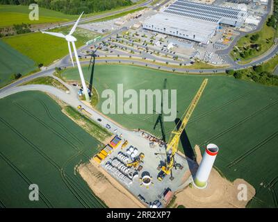 Montage einer Windkraftanlage in Sachsen Stockfoto