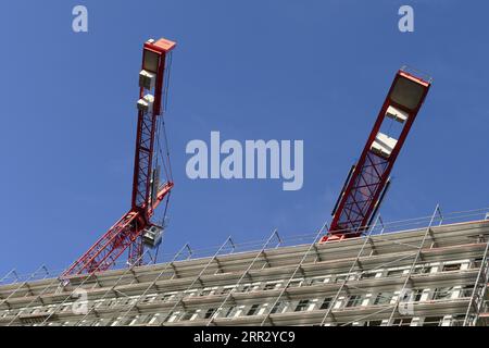 Rohbau eines Geschäftshauses, Gerüst, Baustelle, Baukran, Bremen Stockfoto