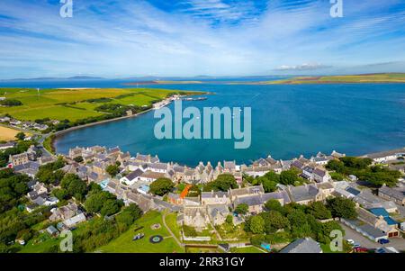 Luftaufnahme des Dorfes St. Margaret’s Hope in South Ronaldsay, Orkney Islands, Schottland, Vereinigtes Königreich. Stockfoto