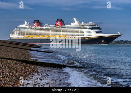 Disney Dream ist ein Kreuzfahrtschiff, das von der Disney Cruise Line betrieben wird, die zur Walt Disney Company gehört. Stockfoto