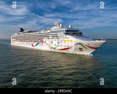 Norwegian Dawn ist ein Kreuzfahrtschiff der Libra-Klasse, das von der Norwegian Cruise Line (NCL) betrieben wird. Stockfoto