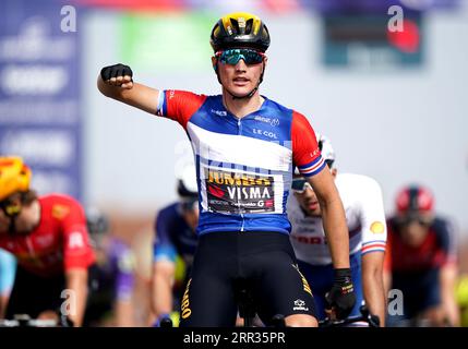 Olav Kooij von Team Jumbo-Visma feiert die vierte Etappe der Tour of Britain 2023, von Sherwood Forest bis Newark-on-Trent. Bilddatum: Mittwoch, 6. September 2023. Stockfoto