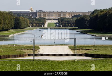 VERSAILLES - das Schloss von Versailles, wo unter anderem Springreiter und Dressurreiter während der Austragungsort-Tour für Journalisten im Vorfeld der Olympischen Spiele 2024 in Paris in Aktion treten. ANP REMKO DE WAAL Stockfoto