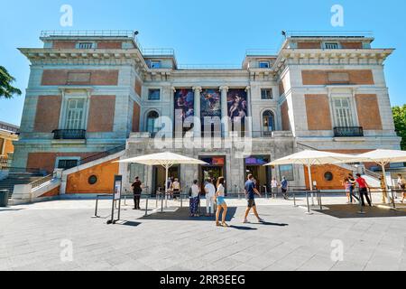 Madrid, Spanien - 30. Juni 2021: Das Prado Museum, offiziell bekannt als Museo Nacional del Prado, ist das wichtigste spanische nationale Kunstmuseum in cen Stockfoto