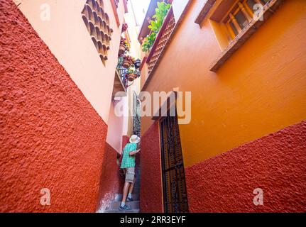 Historische Stadt Guanajuato aus der Kolonialzeit, berühmte Kussmalerie (Callejon del Beso), Mexiko Stockfoto