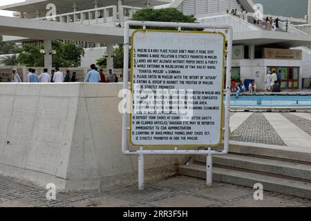 Schildern Sie bei der Faisal-Moschee in Islamabad Stockfoto