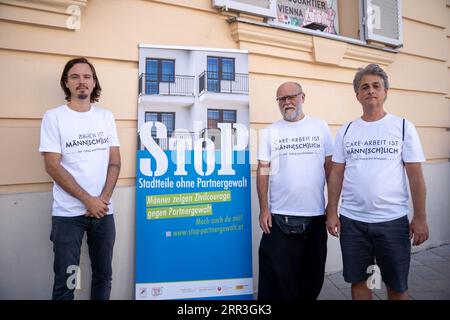 Wien, Österreich. 6. September 2023. Österreichs Gesundheitsministerin (Gesundheit und soziales) bei „Stop - Gemeinsam gegen häusliche Gewalt“ („Care-Arbeit ist Männ[sch]lich“) Veranstaltung in der Innenstadt gemeinsam mit Maria Rösslhumer, Jan Wunderlich, Nikolas Becker, Christian Philipp und Mario Depauli ©Andreas Stroh Stockfoto