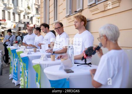 Wien, Österreich. 6. September 2023. Österreichs Gesundheitsministerin (Gesundheit und soziales) bei „Stop - Gemeinsam gegen häusliche Gewalt“ („Care-Arbeit ist Männ[sch]lich“) Veranstaltung in der Innenstadt gemeinsam mit Maria Rösslhumer, Jan Wunderlich, Nikolas Becker, Christian Philipp und Mario Depauli ©Andreas Stroh Stockfoto