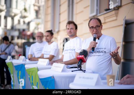 Wien, Österreich. 6. September 2023. Österreichs Gesundheitsministerin (Gesundheit und soziales) bei „Stop - Gemeinsam gegen häusliche Gewalt“ („Care-Arbeit ist Männ[sch]lich“) Veranstaltung in der Innenstadt gemeinsam mit Maria Rösslhumer, Jan Wunderlich, Nikolas Becker, Christian Philipp und Mario Depauli ©Andreas Stroh Stockfoto