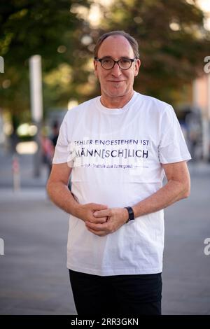 Wien, Österreich. 6. September 2023. Österreichs Gesundheitsministerin (Gesundheit und soziales) bei „Stop - Gemeinsam gegen häusliche Gewalt“ („Care-Arbeit ist Männ[sch]lich“) Veranstaltung in der Innenstadt gemeinsam mit Maria Rösslhumer, Jan Wunderlich, Nikolas Becker, Christian Philipp und Mario Depauli ©Andreas Stroh Stockfoto