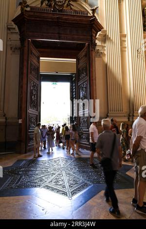 Saragossa, Spanien - 14. August 2023: Innenraum der Kathedrale-Basilika unserer Lieben Frau von der Säule Stockfoto