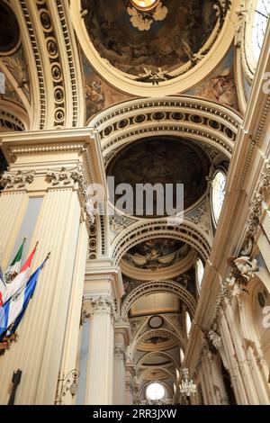 Saragossa, Spanien - 14. August 2023: Innenraum der Kathedrale-Basilika unserer Lieben Frau von der Säule Stockfoto