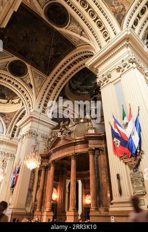 Saragossa, Spanien - 14. August 2023: Innenraum der Kathedrale-Basilika unserer Lieben Frau von der Säule Stockfoto