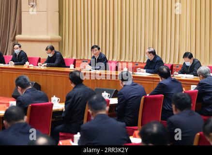 201105 -- PEKING, 5. November 2020 -- Wang Huning, Mitglied des Ständigen Ausschusses des Politischen Büros des Zentralkomitees der Kommunistischen Partei Chinas und Mitglied des Sekretariats des Zentralkomitees der Kommunistischen Partei Chinas, spricht bei einer Sitzung, um die Moral für die Dozenten zu sammeln, um den Geist der fünften Plenarsitzung des 19. Zentralkomitees der KPCh in Peking, der Hauptstadt Chinas, am 5. November 2020 bekannt zu machen. CHINA-BEIJING-WANG HUNING-MEETING CN YAOXDAWEI PUBLICATIONXNOTXINXCHN Stockfoto