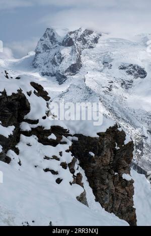 Blick auf den Monte Rosa vom Gornergrat, Zermatt, Kanton Wallis, Schweiz. Stockfoto