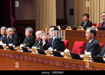 201109 -- PEKING, 9. November 2020 -- der Ständige Ausschuss des 13. Nationalen Komitees der Politischen Konsultativkonferenz des chinesischen Volkes CPPCC hält seine 14. Sitzung ab. der Schwerpunkt liegt auf dem Studium und der Befolgung des Geistes der fünften Plenartagung des Zentralkomitees der 19. Kommunistischen Partei Chinas (KPCh) in Peking, der Hauptstadt Chinas, am 9. November 2020. Der chinesische Ministerpräsident Li Keqiang, Mitglied des Ständigen Ausschusses des Politbüros des ZK, legte auf Einladung auf der Tagung einen Bericht vor. Wang Yang, auch Mitglied des Ständigen Ausschusses des Politischen Büros von Stockfoto