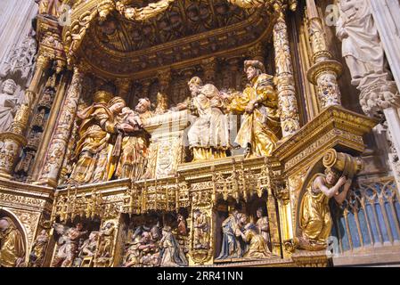 Altarbild aus der Condestable-Kapelle in der Kathedrale von Burgos. Retablo de la capilla del Condestable en la catedral de Burgos. Stockfoto