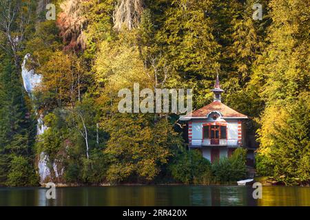 Fischerhaus am Doubs bei Côte-du-Doubs, 2300 La Chaux-de-Fonds. Ne Schweiz Stockfoto