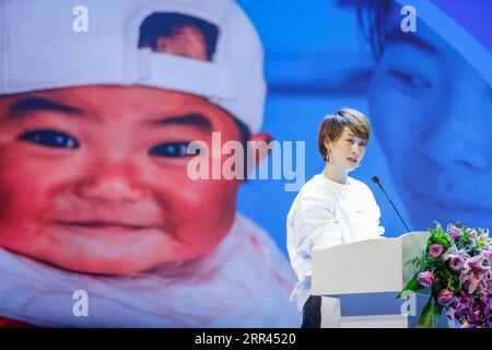 201120 -- PEKING, 20. November 2020 -- UNICEF-Botschafterin Ma Yili spricht eine thematische Aktivität zum Weltkindertag an, die gemeinsam vom UNICEF, dem All-China Youth Federation und dem Ministerium für Ökologie und Umwelt des chinesischen Ministeriums für Klimaänderung in Peking, der Hauptstadt Chinas, am 20. November 2020 organisiert wird. CHINA-PEKING-WELT KINDER S TAGESAKTIVITÄT CN ZHANGXYUWEI PUBLICATIONXNOTXINXCHN Stockfoto