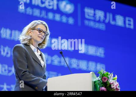 201120 -- PEKING, 20. November 2020 -- Cynthia McCaffrey, die UNICEF-Vertreterin des Kinderfonds der Vereinten Nationen in China, spricht eine von der UNICEF gemeinsam organisierte Themenaktivität zum Weltkindertag an. die All-China Youth Federation und die Abteilung für Klimaänderung des chinesischen Ministeriums für Ökologie und Umwelt in Peking, Hauptstadt Chinas, 20. November 2020. CHINA-PEKING-WELT KINDER S TAGESAKTIVITÄT CN ZHANGXYUWEI PUBLICATIONXNOTXINXCHN Stockfoto