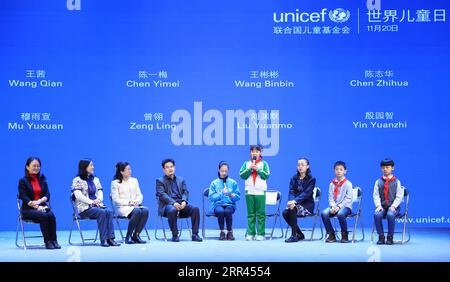 201120 -- PEKING, 20. November 2020 -- Gäste nehmen an einem Dialog mit Vertretern von Kindern und Jugendlichen Teil, der im Rahmen einer vom Kinderhilfswerk der Vereinten Nationen UNICEF organisierten Themenveranstaltung zum Weltkindertag stattfindet. die All-China Youth Federation und die Abteilung für Klimaänderung des chinesischen Ministeriums für Ökologie und Umwelt in Peking, Hauptstadt Chinas, 20. November 2020. CHINA-PEKING-WELT KINDER S TAGESAKTIVITÄT CN ZHANGXYUWEI PUBLICATIONXNOTXINXCHN Stockfoto