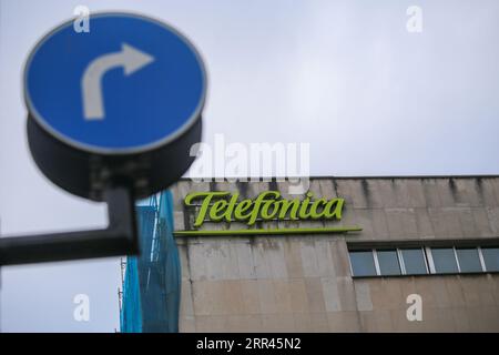 Oviedo, Spanien, 06. September 2023: Das Telefonica-Gebäude in Oviedo mit dem Logo des Telefonbetreibers während des saudischen Betreibers STC erwirbt am 06. September 2023 eine 9,9%ige Beteiligung an Telefonica in Oviedo, Spanien. Quelle: Alberto Brevers / Alamy Live News Stockfoto