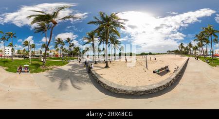 360 Grad Panorama Ansicht von Miami Beach, FL, USA - 3. September 2023: 360 Foto-Volleyballfelder South Beach Miami