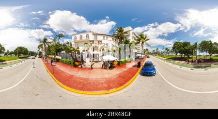 360 Grad Panorama Ansicht von Miami Beach, FL, USA - 3. September 2023: 360 Foto Versace House Ocean Drive Miami Beach