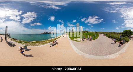 360 Grad Panorama Ansicht von Miami Beach, FL, USA - 3. September 2023: Miami Beach South Pointe Park 2023