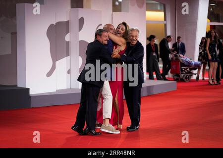 Venedig, Italien. September 2023. Giacomo Poretti, Aldo Baglio, Carla Signoris und Giovanni Storti geben den Filming Italy Best Movie Award 2023 während des 80. Internationalen Filmfestivals von Venedig am 3. September 2023 in Venedig. (Foto von Daniele Cifala/NurPhoto) Credit: NurPhoto SRL/Alamy Live News Stockfoto