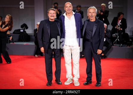 Venedig, Italien. September 2023. Giacomo Poretti, Giovanni Storti Aldo Baglio und Giovanni Storti Aldo Baglio haben den Filming Italy Best Movie Award 2023 während des 80. Internationalen Filmfestivals von Venedig am 3. September 2023 in Venedig, Italien, verliehen. (Foto von Daniele Cifala/NurPhoto) Credit: NurPhoto SRL/Alamy Live News Stockfoto