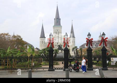 201126 -- HOUSTON, 26. November 2020 -- der Jackson Square ist geschlossen in New Orleans, Louisiana, USA, 25. November 2020. Der US-Bundesstaat Louisiana wird seine COVID-19-Beschränkungen vor dem bevorstehenden Thanksgiving-Feiertag verschärfen, teilte Gouverneur John Bel Edwards am Dienstag mit. Während einer Pressekonferenz sagte der Gouverneur, Louisiana werde wieder in eine überarbeitete Phase 2 am Mittwoch zurückkehren, um den jüngsten Anstieg von COVID-19 einzudämmen. Die Phase bleibt 28 Tage lang in Kraft. Foto: LAN Wei/Xinhua U.S.-LOUISIANA-NEW ORLEANS-COVID-19 RESTRIKTIONEN WeixLan PUBLICATIONxNOTxINxCHN Stockfoto