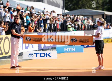 Sebastian Coe bereitet sich am 8. Tag der Leichtathletik-Weltmeisterschaft auf den Heldenplatz auf den ersten Athleten vor Stockfoto