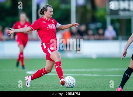 Enschede, Niederlande. September 2023. ENSCHEDE, NIEDERLANDE - 6. SEPTEMBER: Renate Jansen vom FC Twente läuft mit dem Ball während des Halbfinalspiels der UEFA Women's Champions League LP Gruppe 1 zwischen FC Twente und SK Sturm Graz im Sportpark Schreurserve am 6. September 2023 in Enschede, Niederlande (Foto: Rene Nijhuis/Orange Pictures) Gutschrift: Orange Pics BV/Alamy Live News Stockfoto