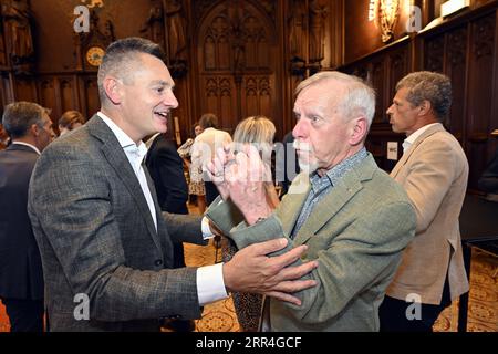 Brüssel, Belgien. September 2023. Benoit Hellings, der Brüsseler Stadträte, und Wilfried Meert, ehemaliger Organisator des Memorial Van Damme Meetings, wurden bei einem Galadinner vor der Leichtathletik-Veranstaltung Memorial Van Damme am Mittwoch, den 6. September 2023, in Brüssel vorgestellt. Die 47. Ausgabe des Allianz Memorial Van Damme Diamond League Meeting findet am 8. September 2O23 statt. BELGA PHOTO ERIC LALMAND Credit: Belga News Agency/Alamy Live News Stockfoto