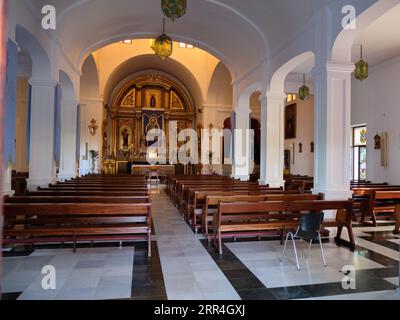 Das Innere der Kirche Santo Domingo de Guzman in Benalmadena, Málaga, Spanien. Stockfoto