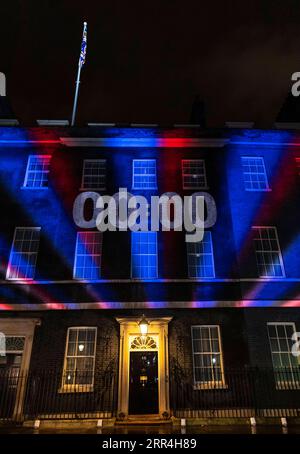 201205 -- LONDON, 5. Dez. 2020 -- Aktenfoto vom 31. Januar 2020 zeigt eine Countdown-Uhr, die auf die Wand der 10 Downing Street in London projiziert wird. Nach einer Woche intensiver Handelsverhandlungen in London einigten sich die Verhandlungsführer aus Großbritannien und der Europäischen Union am Freitag darauf, die Gespräche aufgrund erheblicher Unterschiede zu unterbrechen. GROSSBRITANNIEN-LONDON-BREXIT-HANDELSGESPRÄCHE-PAUSE HANXYAN PUBLICATIONXNOTXINXCHN Stockfoto