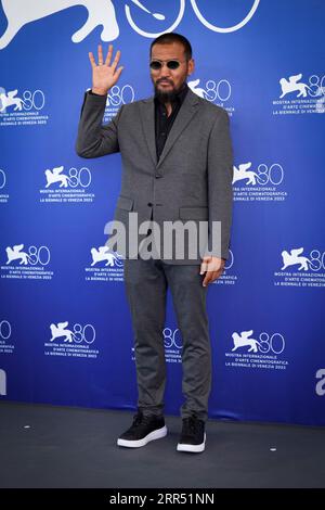 Venedig, Italien. September 2023. Jinpa während des Fotobesuchs des Films „Xue Bao (Snow Leopard)“, der am 6. September 2023 auf dem 80. Filmfestival in Venedig im Lido in Venedig ausgetragen wurde. (Foto von Daniele Cifala/NurPhoto) Credit: NurPhoto SRL/Alamy Live News Stockfoto