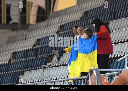 Linkoping, Schweden. September 2023. Bilborsen Arena, Linkoping, Schweden, 6. September 2023: Ukrainische Fans während des Spiels in der UEFA Womens Champions League Qualification League Path Gruppe 3 am 6. September 2023 zwischen Paris FC und FC Kryvbas Kryvyi Rih in der Bilborsen Arena in Linkoping, Schweden (Peter Sonander/SPP) Credit: SPP Sport Press Photo. Alamy Live News Stockfoto