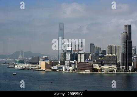 201223 -- HONG KONG, 23. Dezember 2020 -- Foto zeigt einen Blick in Kowloon, Hong Kong, Südchina, 19. November 2020. CHINA-HONGKONG-STADT VIEWCN LoxPingxFai PUBLICATIONxNOTxINxCHN Stockfoto