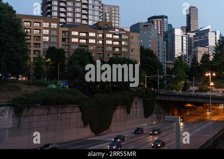 Seattle, USA. 31. Juli 2023. Ein Lager über I5 bei einem Hotel in der Innenstadt. Stockfoto