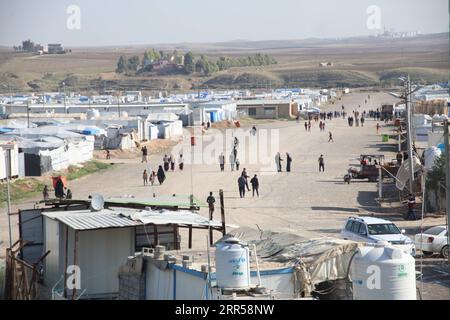 201226 -- BAGDAD, 26. Dezember 2020 -- Foto aufgenommen am 8. Dezember 2020 zeigt Hasansham U3 Camp in der Provinz Ninive, Irak. Die anhaltende COVID-19-Pandemie hat die Anfälligkeit der Binnenvertriebenen im Irak erhöht. Die Hilfsorganisationen können nicht so viel dafür tun, und die Eindämmung des ansteckenden Virus in den Lagern wird immer schwieriger. IRAK-BAGDAD-COVID-19-IDP-LAGER Xinhua PUBLICATIONxNOTxINxCHN Stockfoto