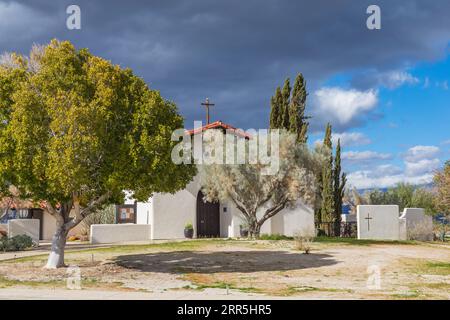 Borrego Springs, Kalifornien, USA. Kleine Kirche in der kalifornischen Wüste. Stockfoto