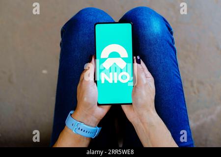 Brasilien. September 2023. In dieser Abbildung wird das NIO-Logo auf einem Smartphone-Bildschirm angezeigt. (Bild: © Rafael Henrique/SOPA Images via ZUMA Press Wire) NUR REDAKTIONELLE VERWENDUNG! Nicht für kommerzielle ZWECKE! Stockfoto