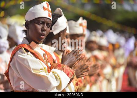 Äthiopien, Timkat - äthiopisch-orthodoxes fest der Taufe Jesu in Addis Abeba 210120 -- ADDIS ABEA, 20. Januar 2021 -- die Menschen feiern Timket, das jährliche äthiopische Epiphaniefestival, am 19. Januar 2021 in Addis Abeba, Äthiopien. Die Äthiopische Offenbarung, die weitestgehend als eine der hoch bewerteten öffentlichen Veranstaltungen Äthiopiens angesehen wird, ist eine dreitägige Affäre mit ausgeprägten religiösen und kulturellen Aktivitäten. ATHIOPIEN-ADDIS ABEBA-TIMKET FESTIVAL-FEIER MICHAELXTEWELDE PUBLICATIONXNOTXINXCHN Stockfoto