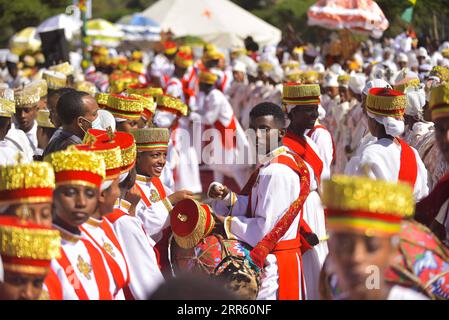 Äthiopien, Timkat - äthiopisch-orthodoxes fest der Taufe Jesu in Addis Abeba 210120 -- ADDIS ABEA, 20. Januar 2021 -- die Menschen feiern Timket, das jährliche äthiopische Epiphaniefestival, am 19. Januar 2021 in Addis Abeba, Äthiopien. Die Äthiopische Offenbarung, die weitestgehend als eine der hoch bewerteten öffentlichen Veranstaltungen Äthiopiens angesehen wird, ist eine dreitägige Affäre mit ausgeprägten religiösen und kulturellen Aktivitäten. ATHIOPIEN-ADDIS ABEBA-TIMKET FESTIVAL-FEIER MICHAELXTEWELDE PUBLICATIONXNOTXINXCHN Stockfoto